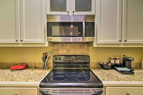 Apartamento Modernized Dtwn Condo With Patio And Grill Access