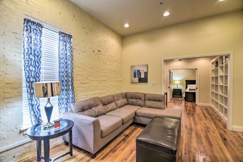 Apartamento Modernized Dtwn Condo With Patio And Grill Access