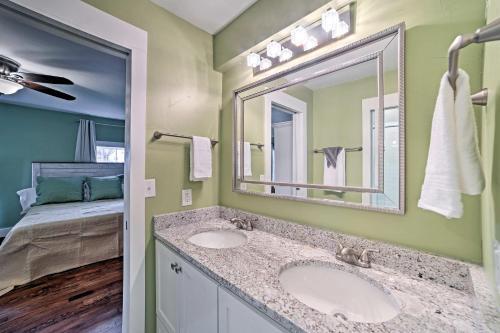 Downtown Branson Home With Pool Mins To The Landing!