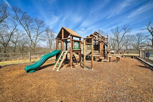 Rustic Lake Cabin- 1 Mi To Silver Dollar City