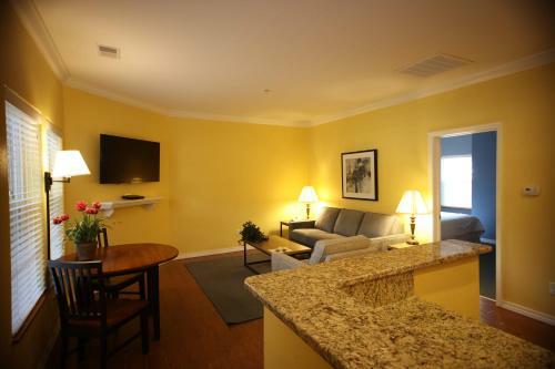 Spacious Condo Off Highway 76 Strip 1br Standard