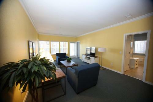 Spinnaker Suite Right By The Strip 2br Standard