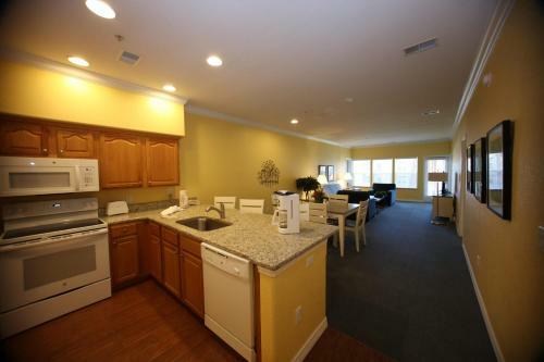 Modern Condo By Entertainment District 2br Standard