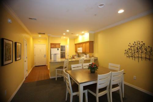 Modern Condo By Entertainment District 2br Standard
