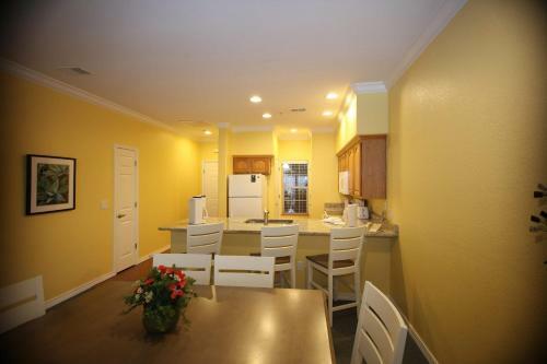 Modern Condo By Entertainment District 2br Standard