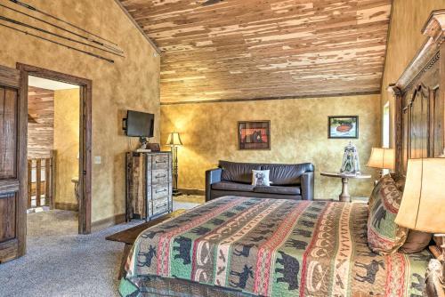 Large Lakeside Lodge With Dock And Private Hot Tub