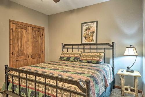 Large Lakeside Lodge With Dock And Private Hot Tub
