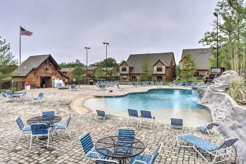 Large Lakeside Lodge With Dock And Private Hot Tub