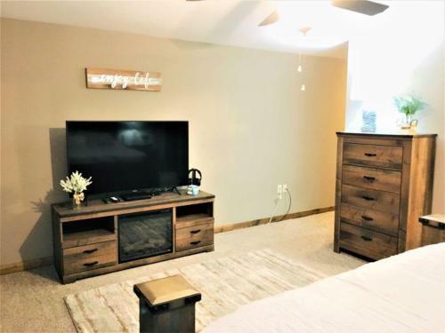 Waterfront Three Bedroom Condo, Minutes To Sdc!