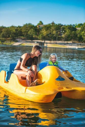 Luxury Lakefront Villa Lazy River Huge Pool Kayaks 2mi To Sdcity