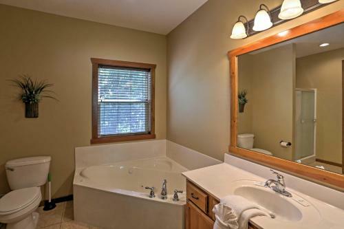 Elegant Branson Home Less Than 2 Mi To Silver Dollar City!