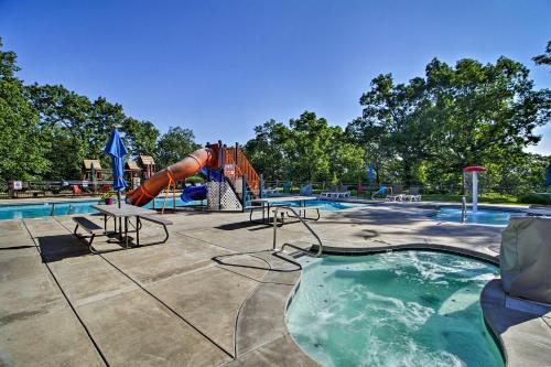 Frogs Hollow Home - 8 Miles To Table Rock Lake!