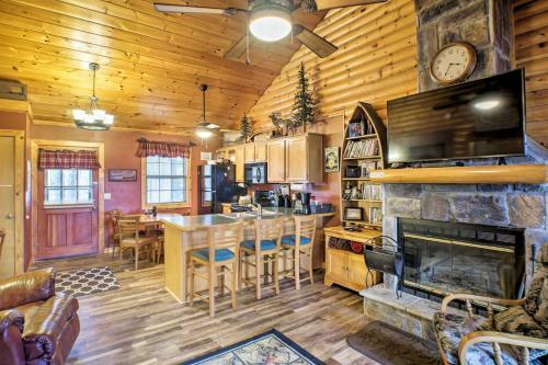 Rustic Branson Cabin-mins To Silver Dollar City!