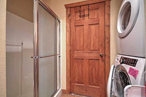 Branson Little Cedar Resort-style Cabin With Porch!