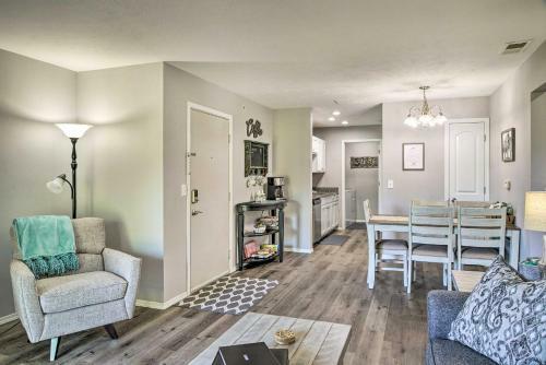 Apartamento Cozy Condo With Pool, 5 Mi To Table Rock Lake!