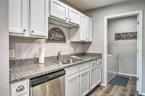 Apartamento Cozy Condo With Pool, 5 Mi To Table Rock Lake!
