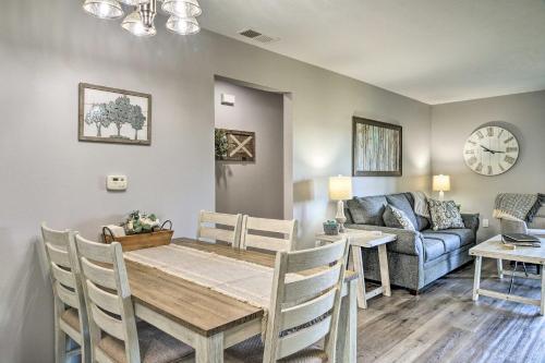 Apartamento Cozy Condo With Pool, 5 Mi To Table Rock Lake!