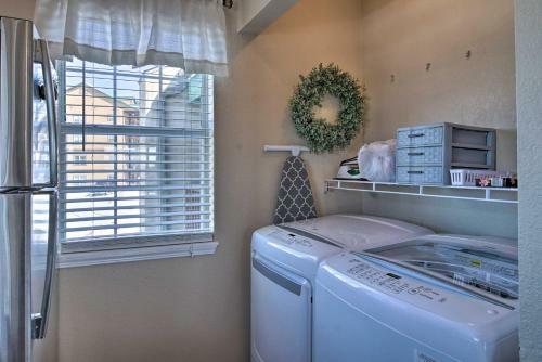 Apartamento Modern Retreat With Deck And Mtn Views Near Sdc!