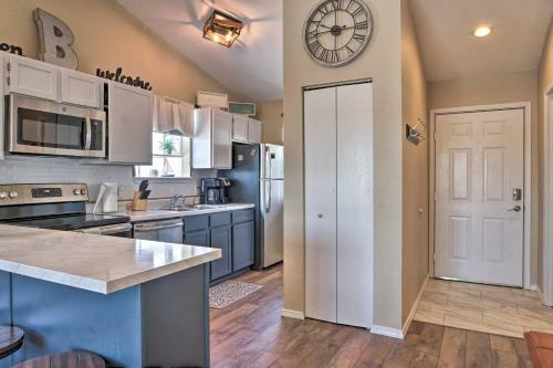 Apartamento Modern Retreat With Deck And Mtn Views Near Sdc!
