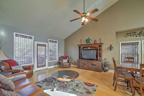Expansive Hollister Retreat With Deck And Pool Access!