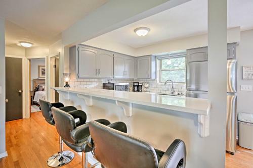 Modern Excelsior Springs Home With Deck And 3 Acres!