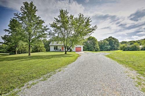 Modern Excelsior Springs Home With Deck And 3 Acres!