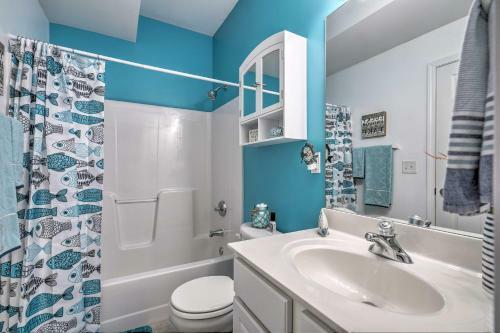 Apartamento Lakefront Camdenton Condo With Deck, Shared Pool
