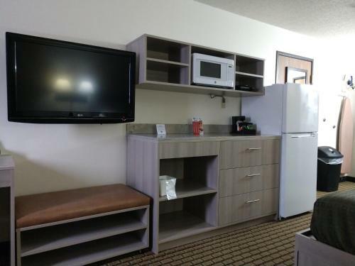 Hotel Bearcat Inn And Suites
