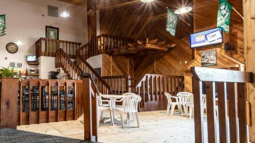 Hotel Bearcat Inn And Suites