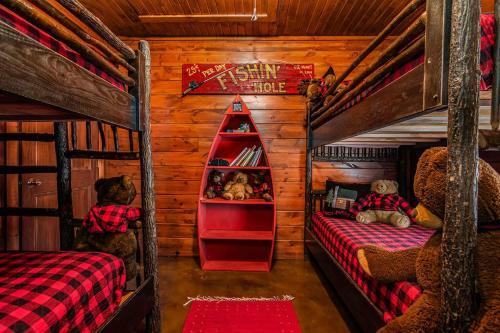 Base Camp Experience, Hottub, Jettedtubs, Grill, Great Location, Wifi