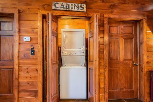 Base Camp Experience, Hottub, Jettedtubs, Grill, Great Location, Wifi