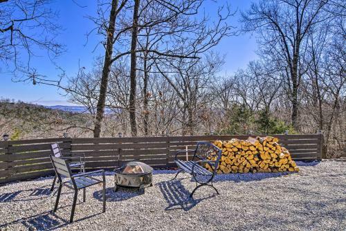 Pet-friendly Reeds Spring Home Less Than 1 Mi To Lake