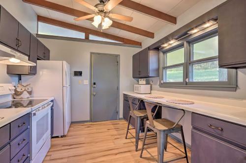 Sunrise Beach Lakefront Cabin With Private Dock!