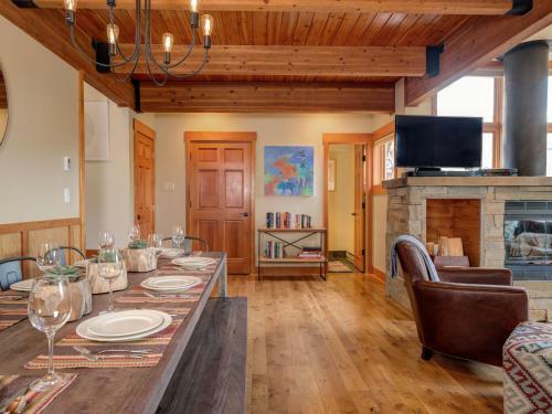 Arrowhead Chalets By Big Sky Vacation Rentals