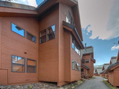 Arrowhead Chalets By Big Sky Vacation Rentals