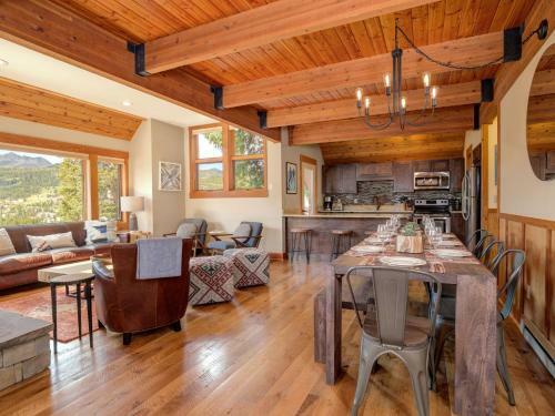 Arrowhead Chalets By Big Sky Vacation Rentals