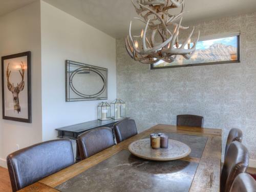 Silvertip Cabins By Big Sky Vacation Rentals