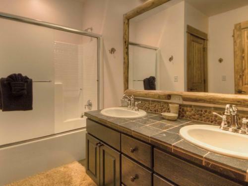Souvenirs Lodge By Big Sky Vacation Rentals