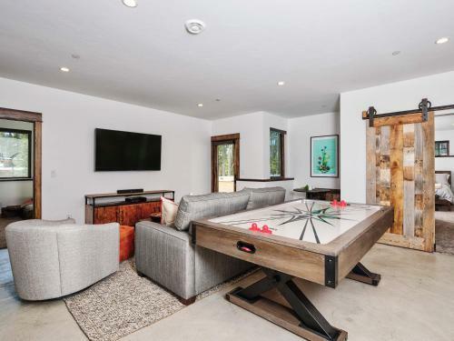 Spotted Eagle Lodge By Big Sky Vacation Rentals