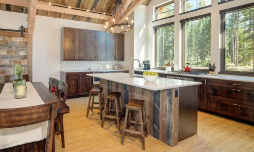 Spotted Eagle Lodge By Big Sky Vacation Rentals