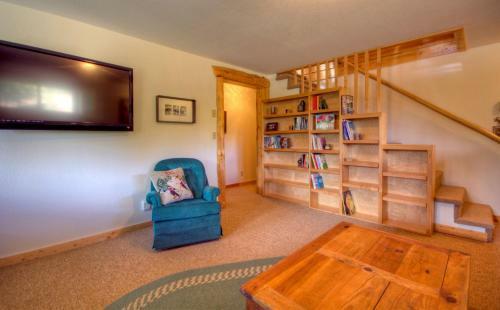 White Otter Cabin By Big Sky Vacation Rentals