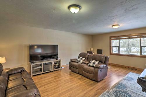 Columbia Falls Private Retreat With Pool Table!