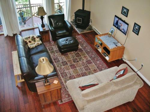 Riverfront Hungry Horse House - Large Deck And Canoe