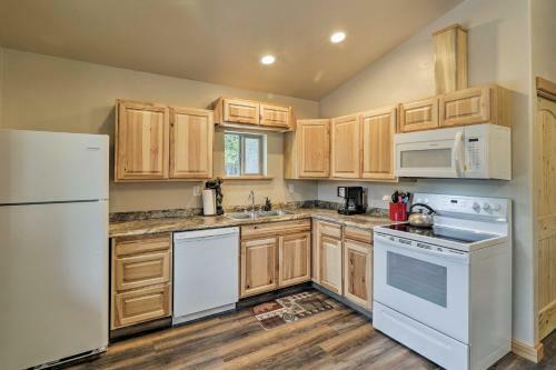 Custom Cabin With Grill And Fire Pit 7 Mi To Glacier!