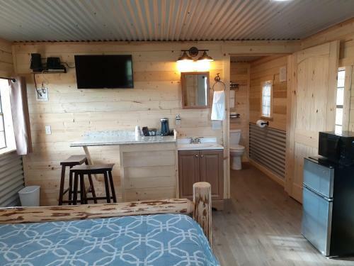 Motel Glacier Acres Guest Ranch