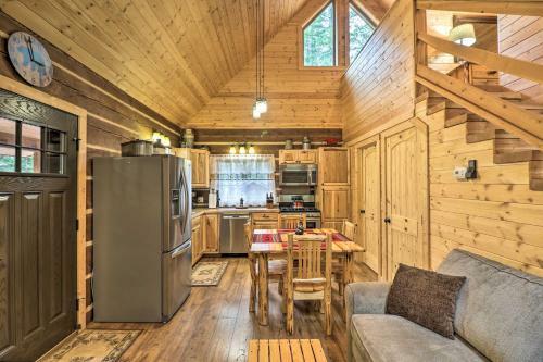 Reconnect With Nature At Timber Creek Cabin!