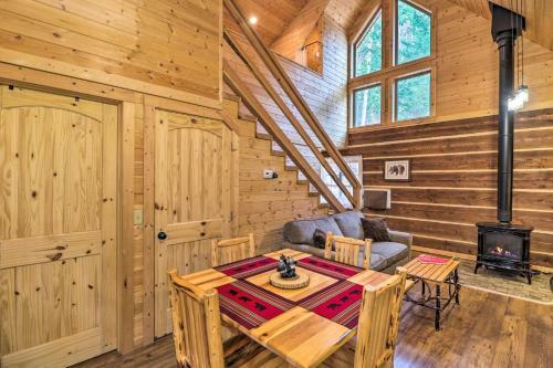 Reconnect With Nature At Timber Creek Cabin!