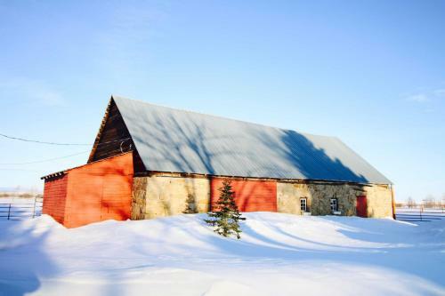 Historic And Rustic Red Lodge Farmstead On 10 Acres!