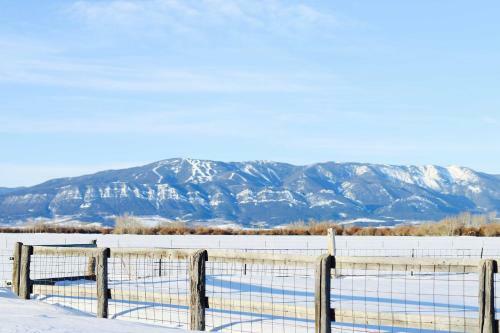 Historic And Rustic Red Lodge Farmstead On 10 Acres!