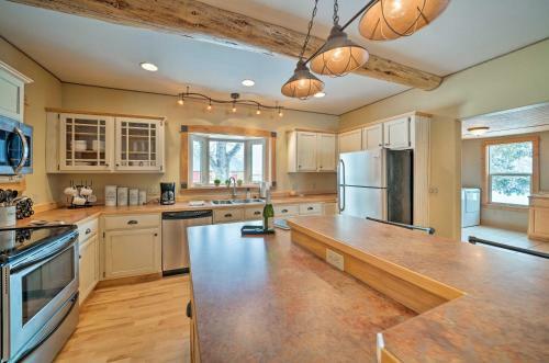 Historic And Rustic Red Lodge Farmstead On 10 Acres!
